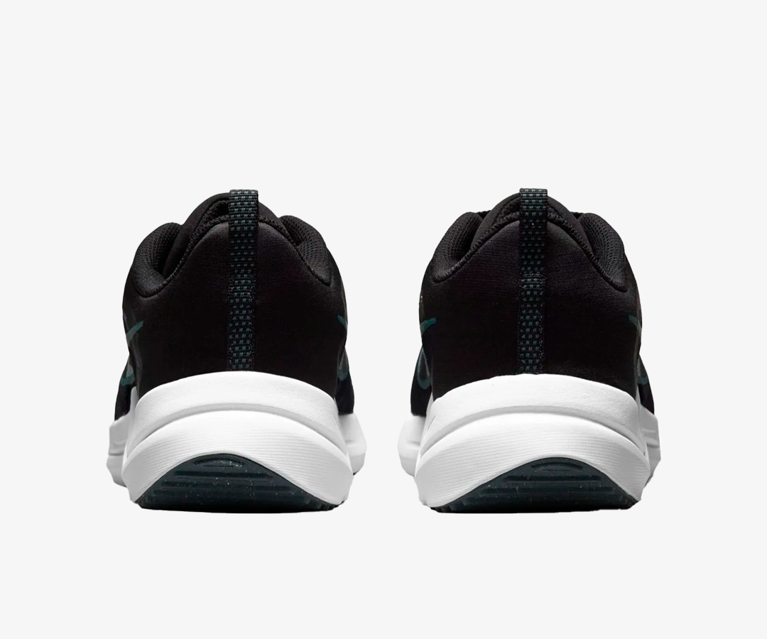 NIKE | DOWNSHIFTER