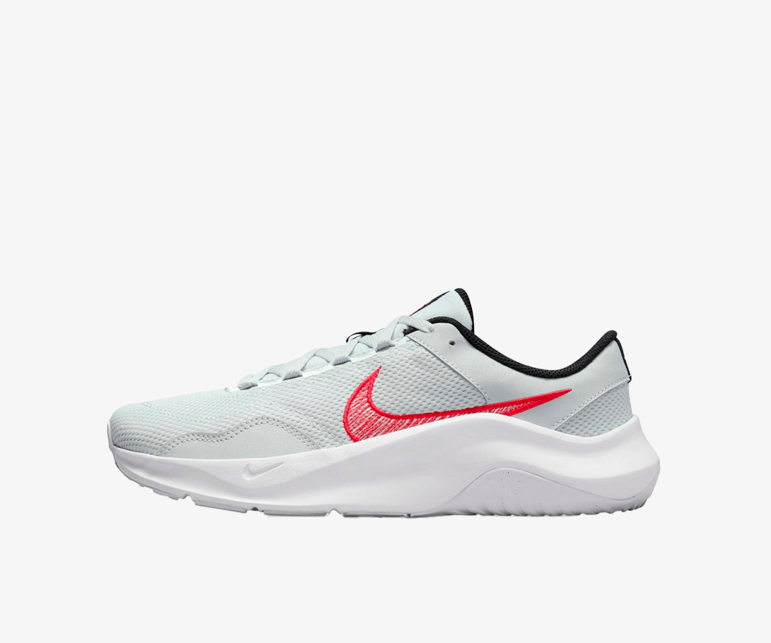 NIKE | LEGEND ESSENTIAL 3