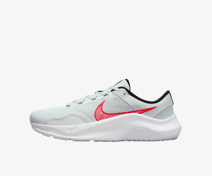 NIKE | LEGEND ESSENTIAL 3
