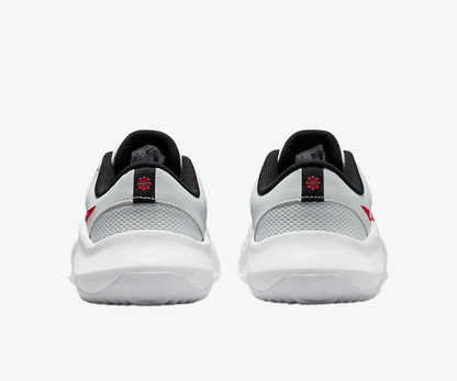 NIKE | LEGEND ESSENTIAL 3