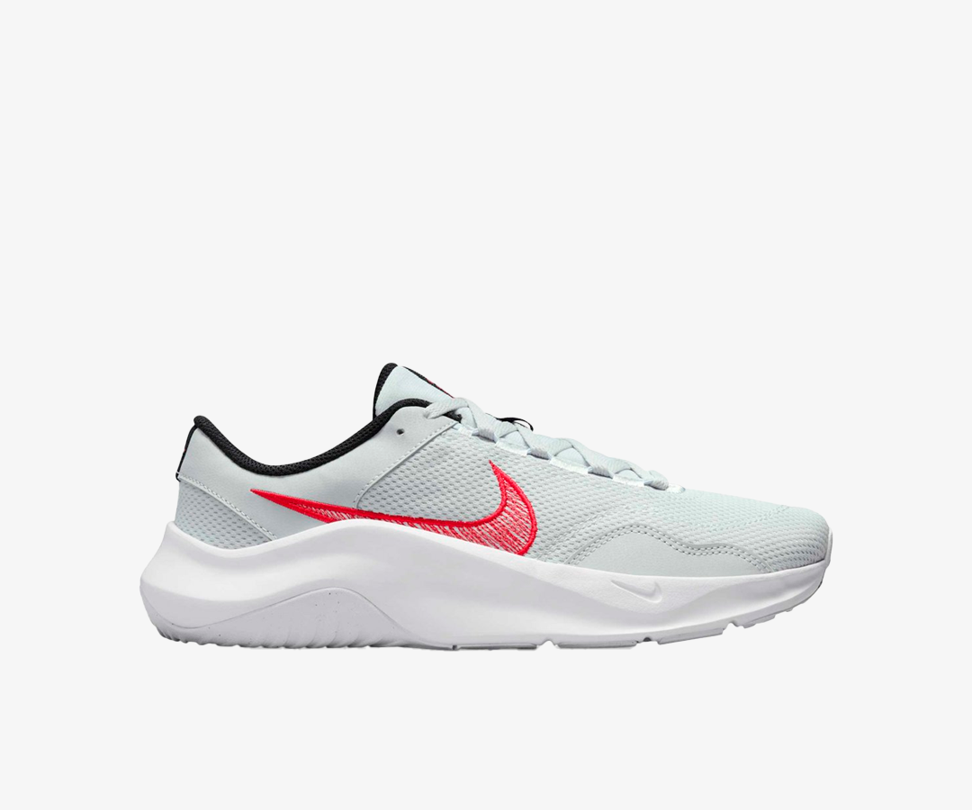 NIKE | LEGEND ESSENTIAL 3